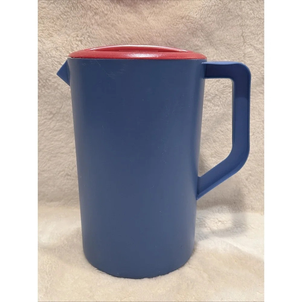 Vintage Rubbermaid 1 Gallon Pitcher Blue With Red Lid #2718 America July Summer